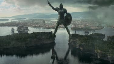 A birds-eye view of the Free City of Braavos with its iconic Bravosi statue in the foreground. 