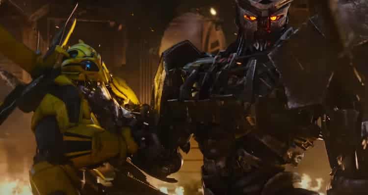 Scourge holding Bumblebee by his neck.